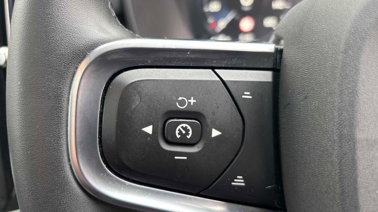  Volvo XC40 2.0 B4P Inscription 5dr AWD Auto Estate Petrol Automatic