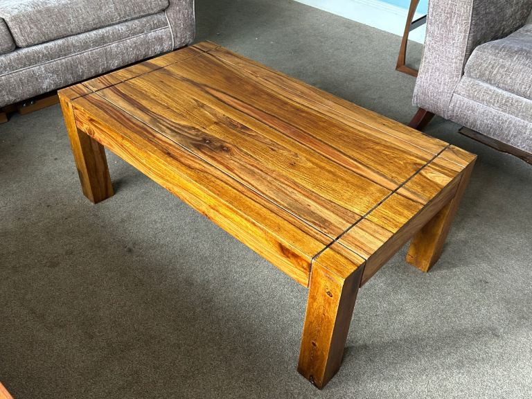 Mexican Pine Coffee Table  H16in/41cm W24in/61cm L41.5in/106cm Good condition   J406