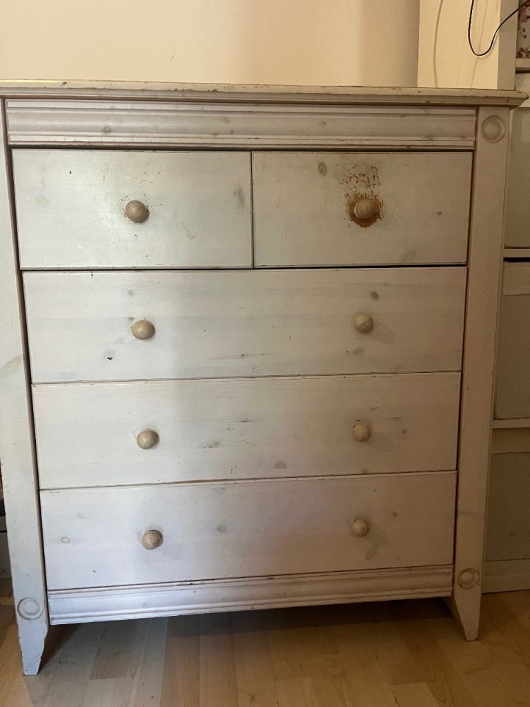 White Wooden Chest of Drawers with Five Drawers