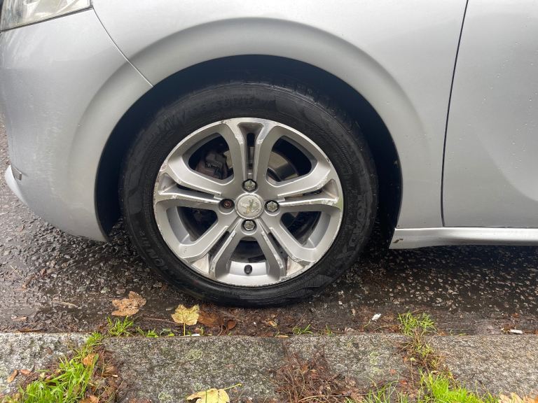 Peugeot, 208, Hatchback, 2012, Manual, 1199 (cc), 5 doors