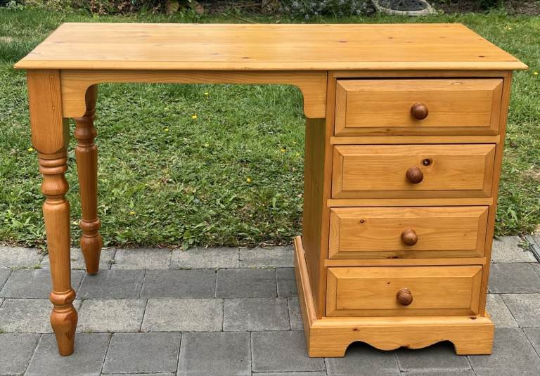 A QUALITY SOLID PINE HANDMADE DESK