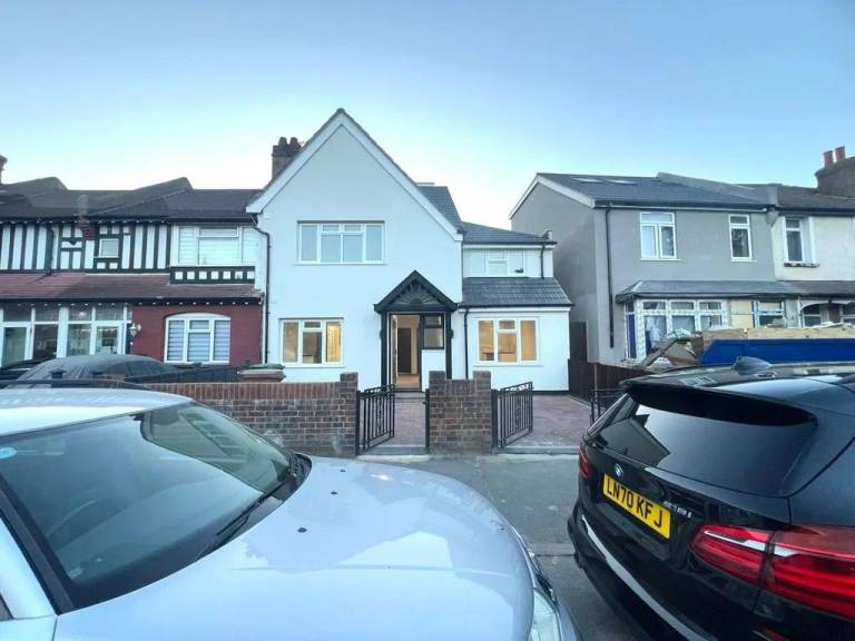 Premium 6-Bedroom HMO | Fully Refurbished Professional Living in Hackbridge SM6