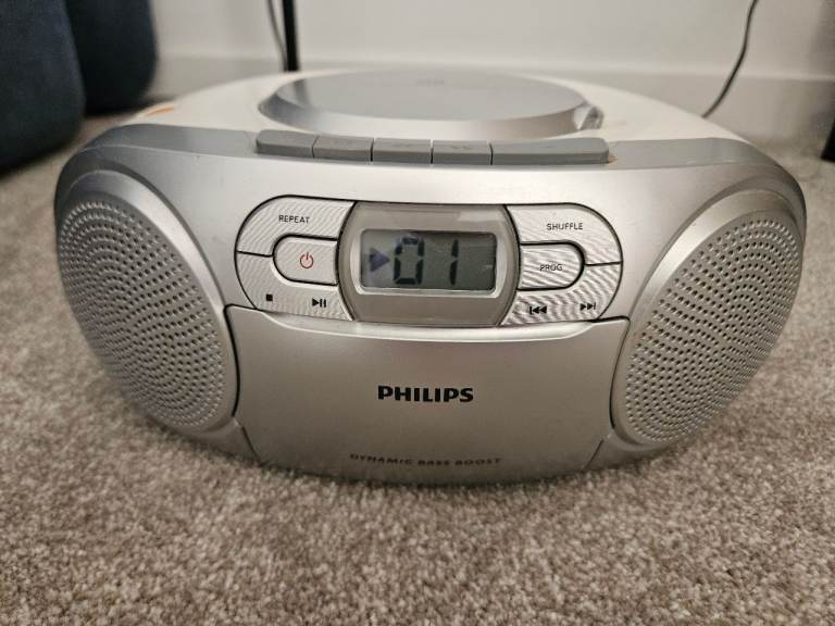 Philips AZ127/05 CD Cassette Boombox FM Radio 