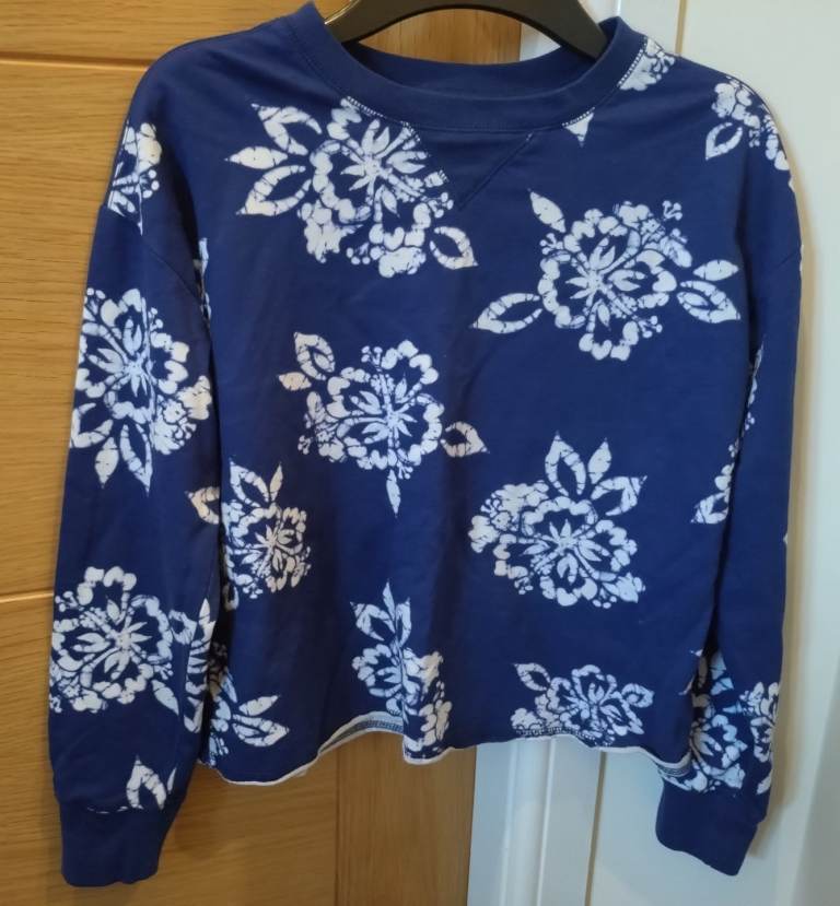 Gap Girls Navy Blue With White Tie Dye Flower Pattern Long Sleeved Top - XL