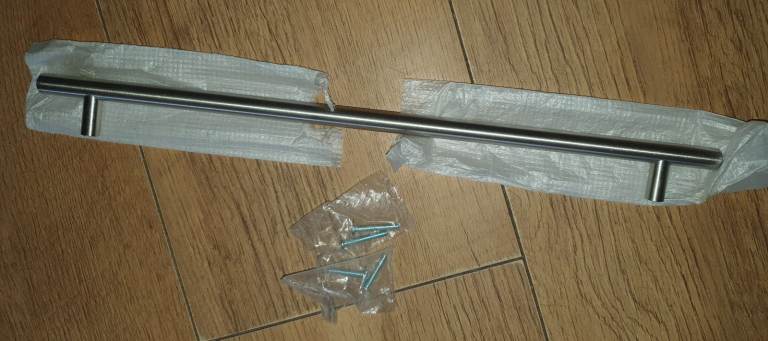 HOWDENS HKB1158 T Bar Kitchen Cupboard Handle 375mm Brushed Silver Metal NEW