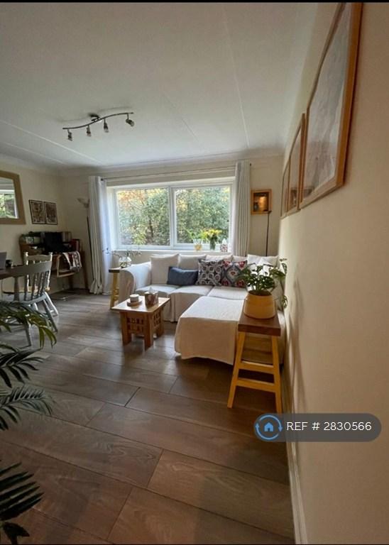 1 bedroom flat in Moor End Court, Salford, M7 (1 bed) (#2830566)