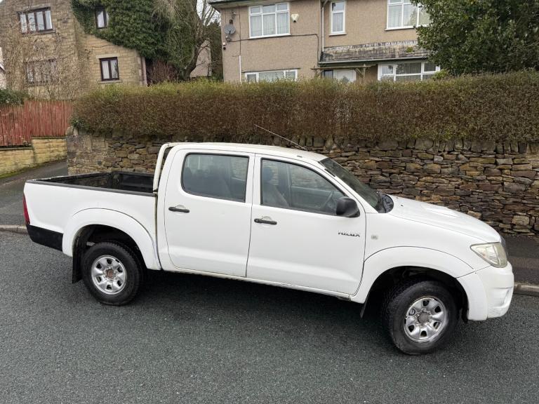 2010 Toyota Hilux DOUBLE CAB 2.5 D4-D MANUAL 4X4 WHITE PICK UP Diesel Manual