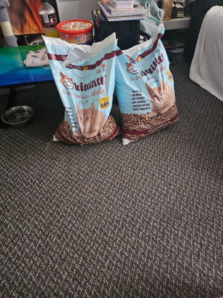 Cat Litter Trays Hooded X 3 Plus 50 Litres Cat Litter!!!!