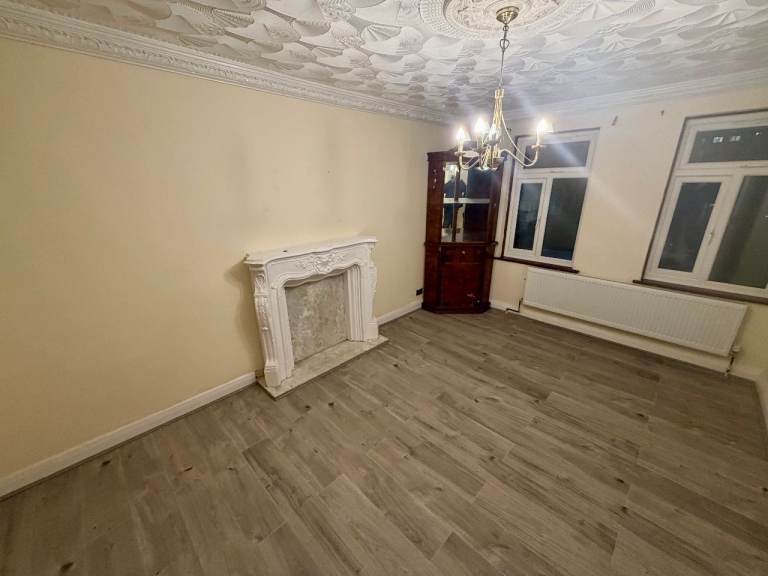 3 Bedroom Flat on Greenford Road, UB6 Available for Rent 
