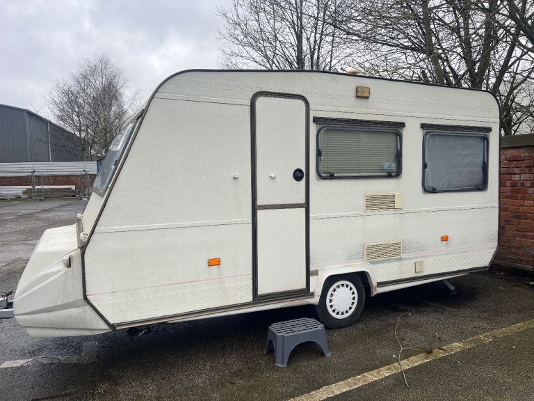 Lightweight 4 berth Adria with awning. Can deliver.