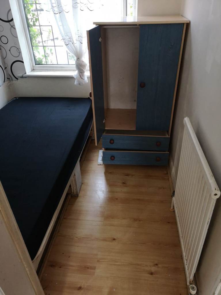 SINGLE ROOM IN EDMONTNON N9 SHARED HOUSE AVAILABLE NOW