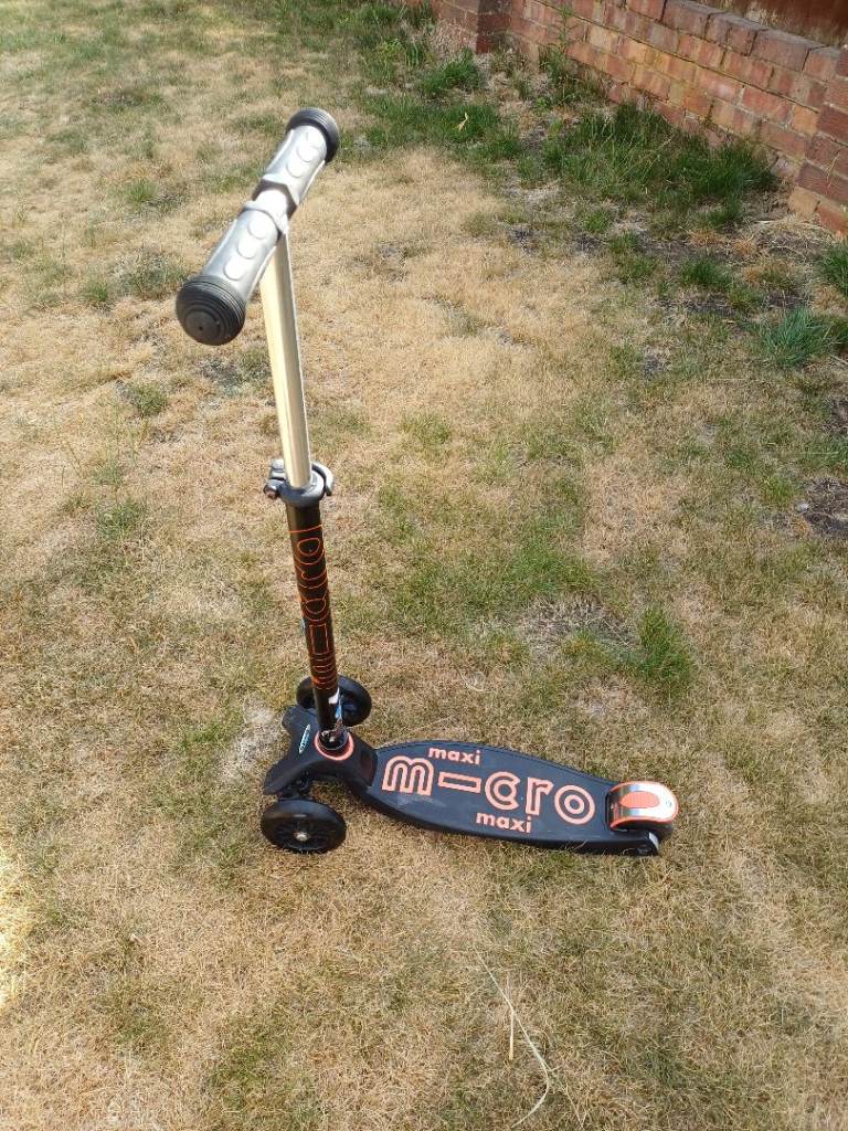 Maxi Micro Scooter – Black, Good Condition