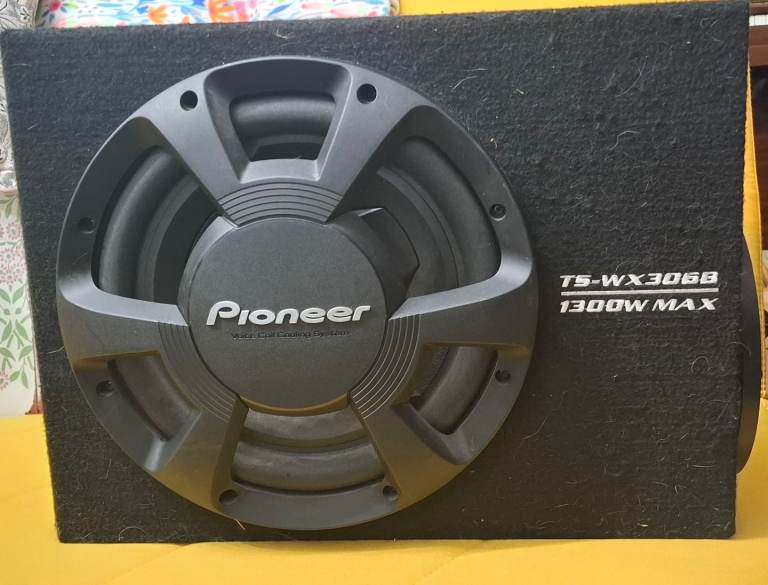 Pioneer TS-WX 3068 1300w 12" subwoofer, Pyle PLPW8D 800w 8" in enclosure