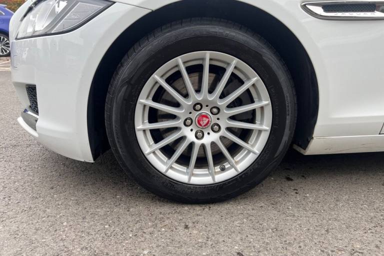 2018 Jaguar XF 2.0d Prestige Saloon 4dr Diesel Auto Euro 6 (s/s) (180 ps) Rear Parking Aid Saloon...