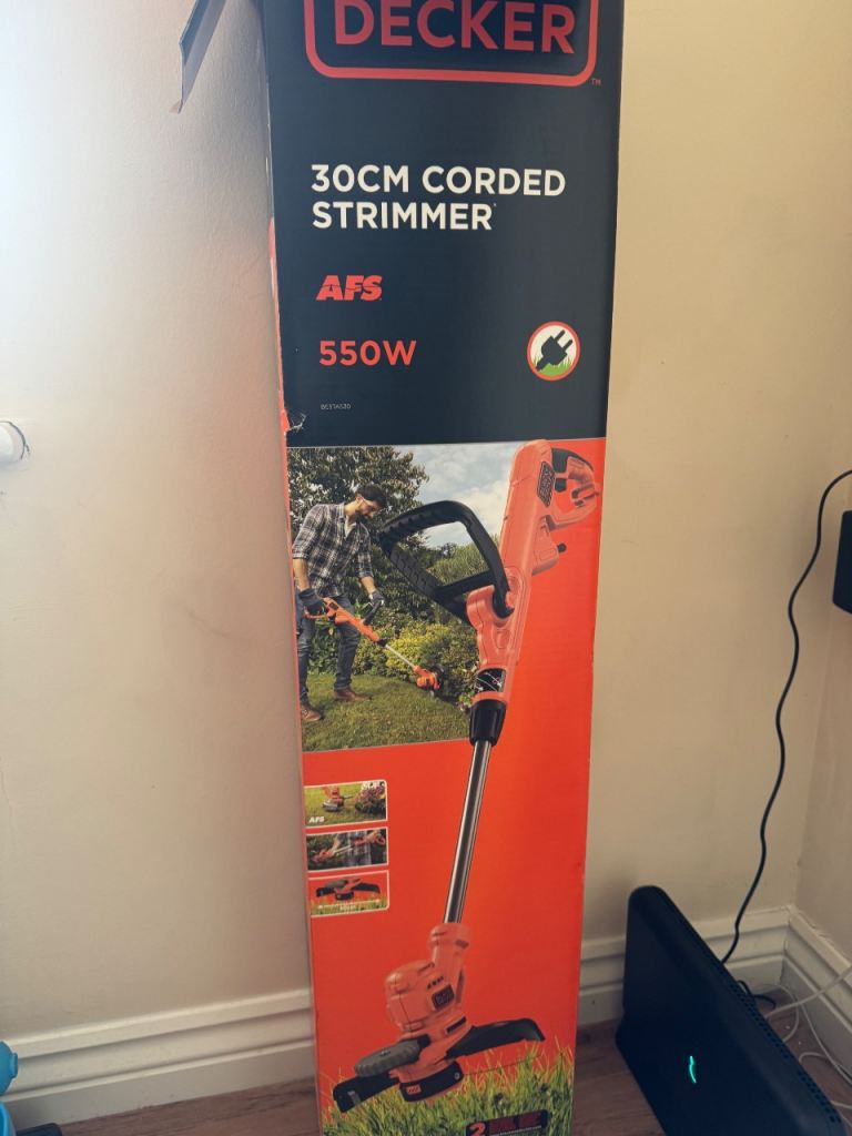 Black and Decker 30cm corded strimmer