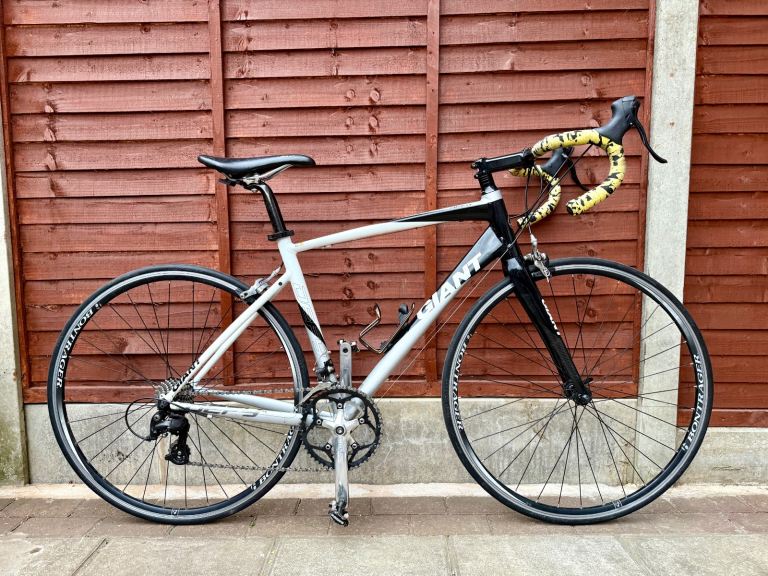 Giant Defy 4 Road Bike - 50cm M Framesize 