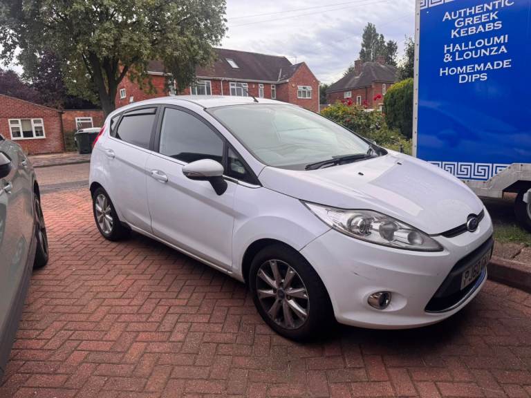 Ford, FIESTA, Hatchback, 2011, Manual, 1242 (cc), 5 doors