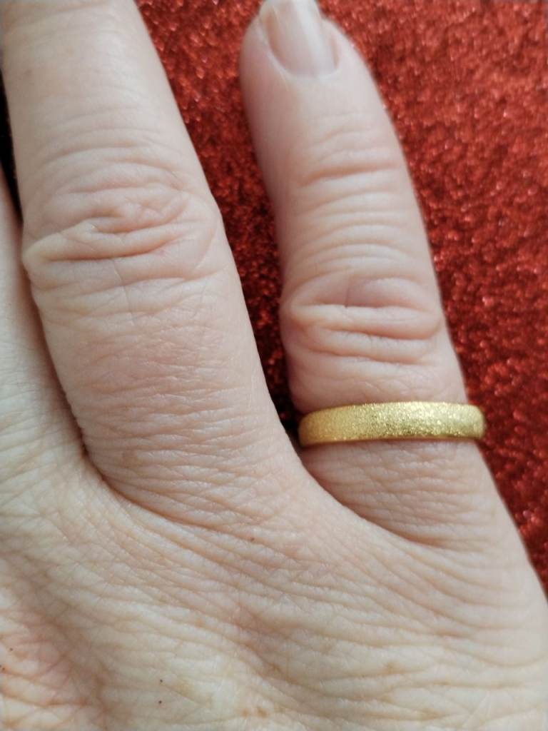 Gold-plated Textured Ring 925 sterling silver size N certificate of authentication available 🩷