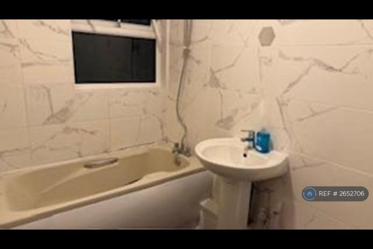 3 bedroom house in Thamley, Purfleet, RM19 (3 bed) (#2652706)