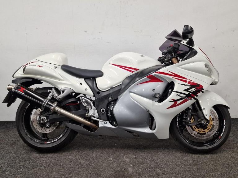 SUZUKI GSX1300R HAYABUSA ** TWIN BLACK WIDOW EXHAUSTS - CRASH PROTECTORS **