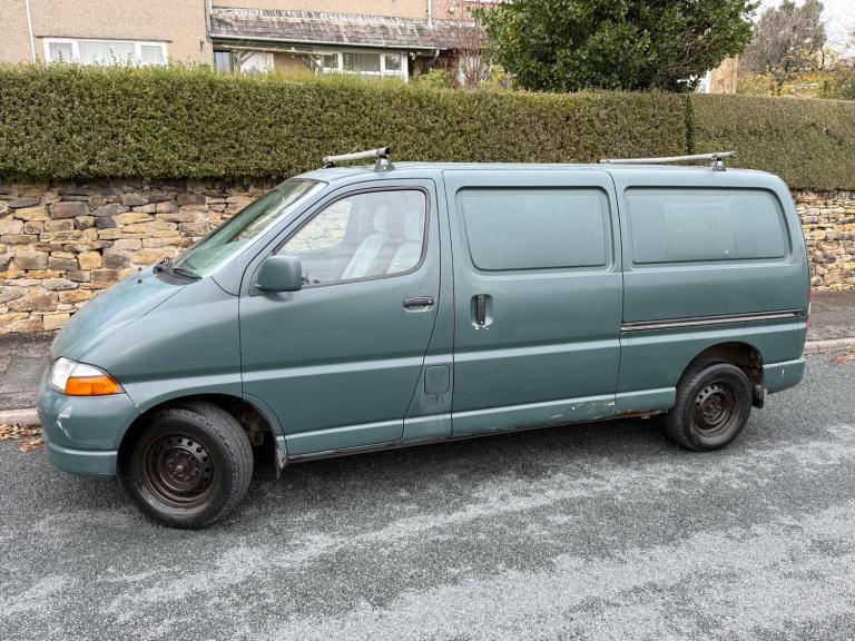 2001 Toyota HiAce 2.4D MANUAL GREEN PANEL VAN DIESEL Manual