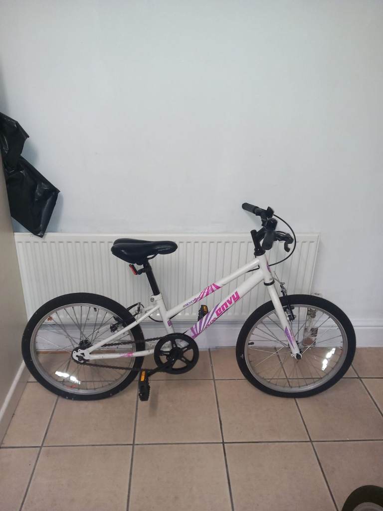 Apollo Envy Kids Bike - White and Pink, Good Condition