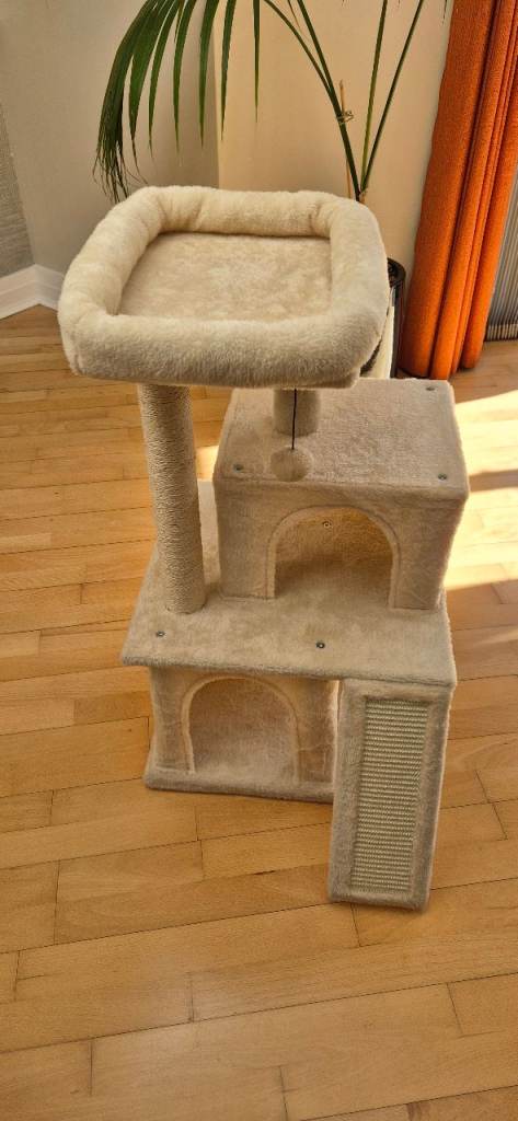 Brand new cat tree 