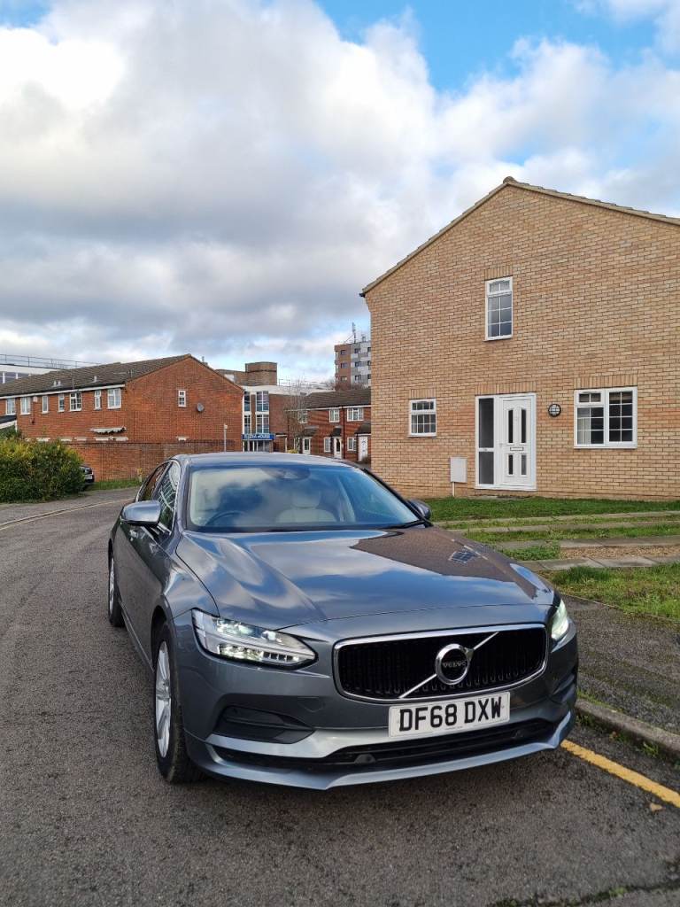 Volvo, S90 D4 Momentum Saloon, 2019, Semi-Auto, 1969 (cc), 4 doors