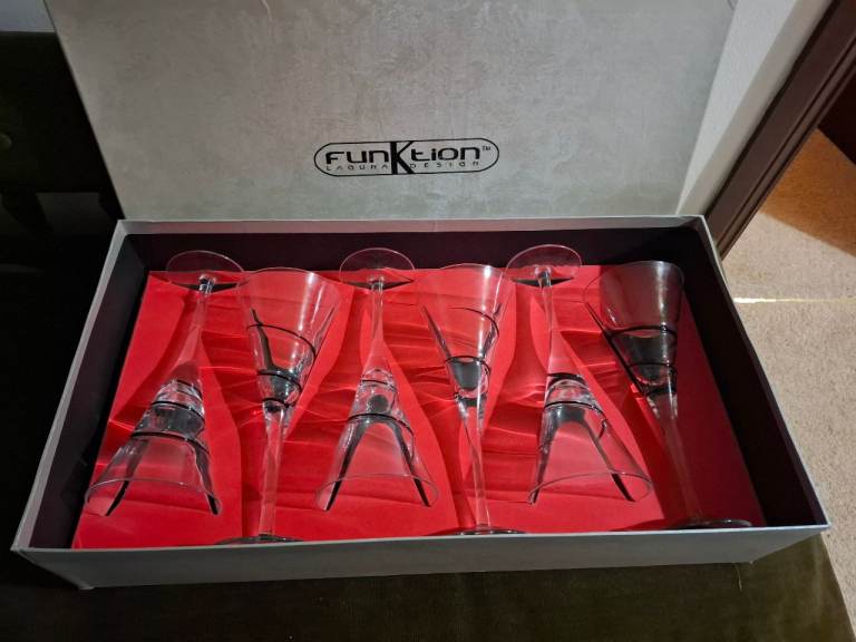 image for Box of 6 decorative glasses