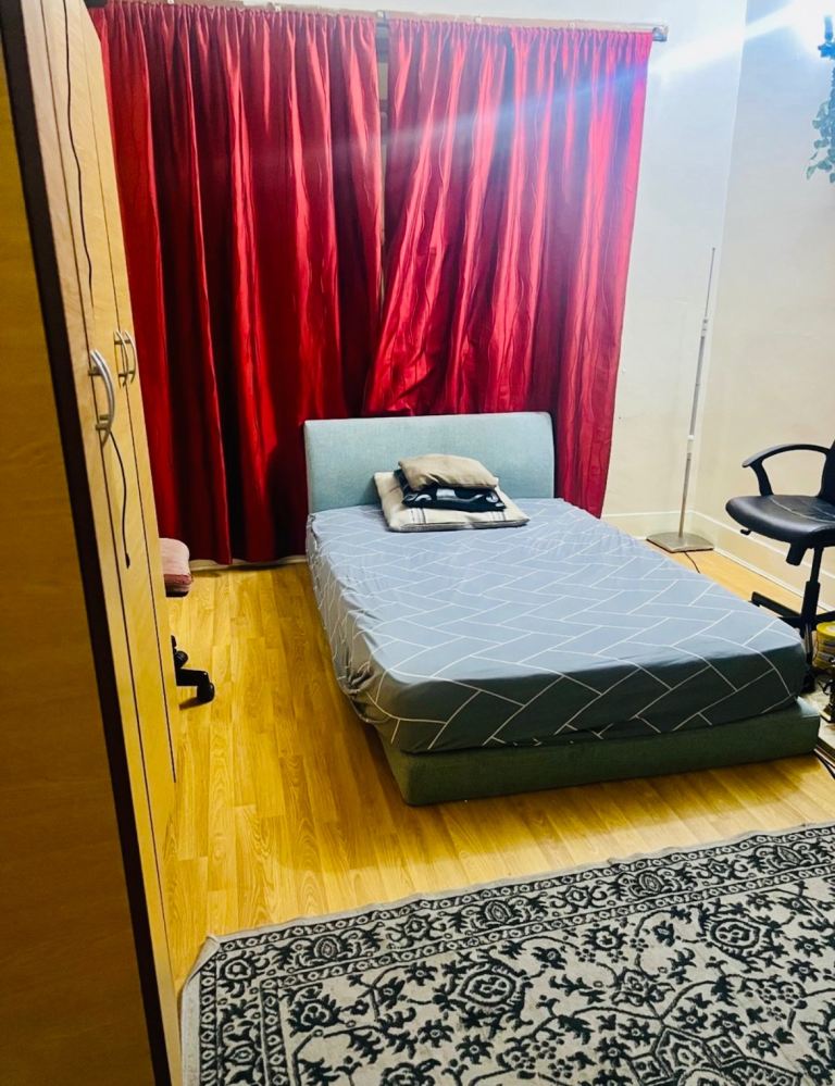 A big double room for rent near station 