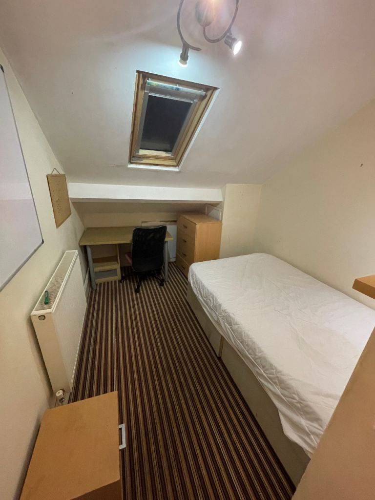 Double Room in student house.