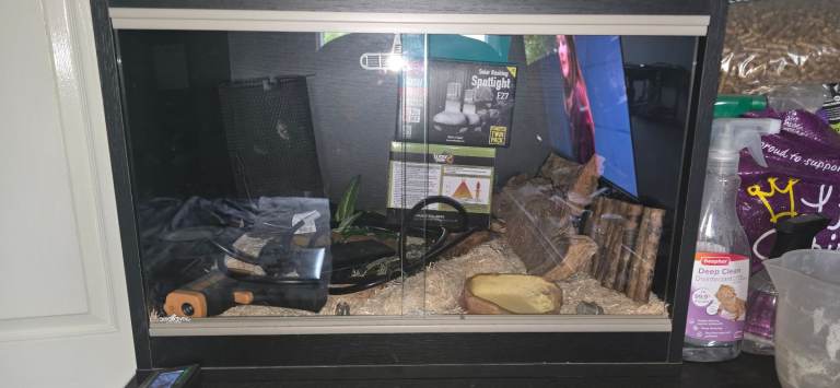 2ft Vivarium with thermostat and decorations 