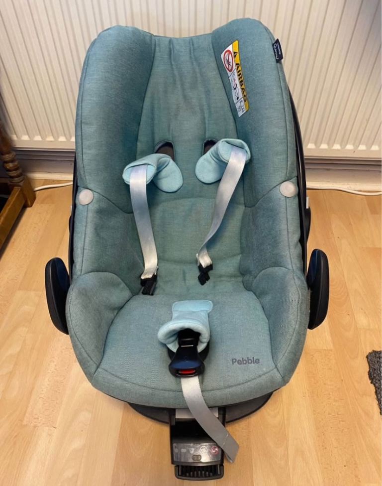 image for Maxi cosi car seat and isofix 