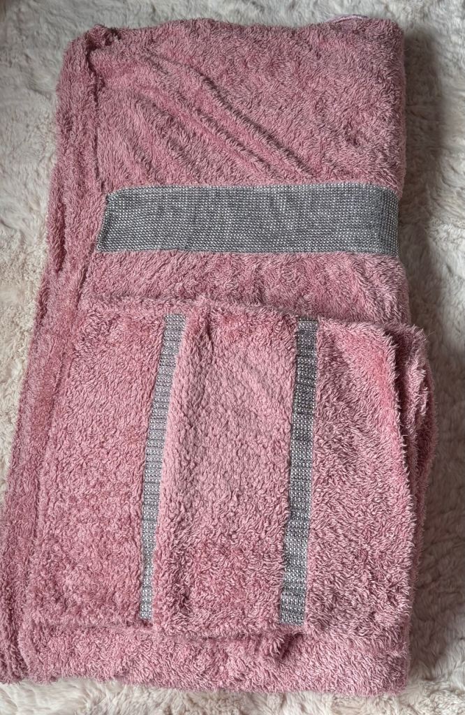 Pink fluffy Kingsize bedding