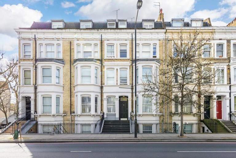 Double studio apartment in prime location, Warwick Rd, Kensington, Earls Court, SW5-Ref: 1164