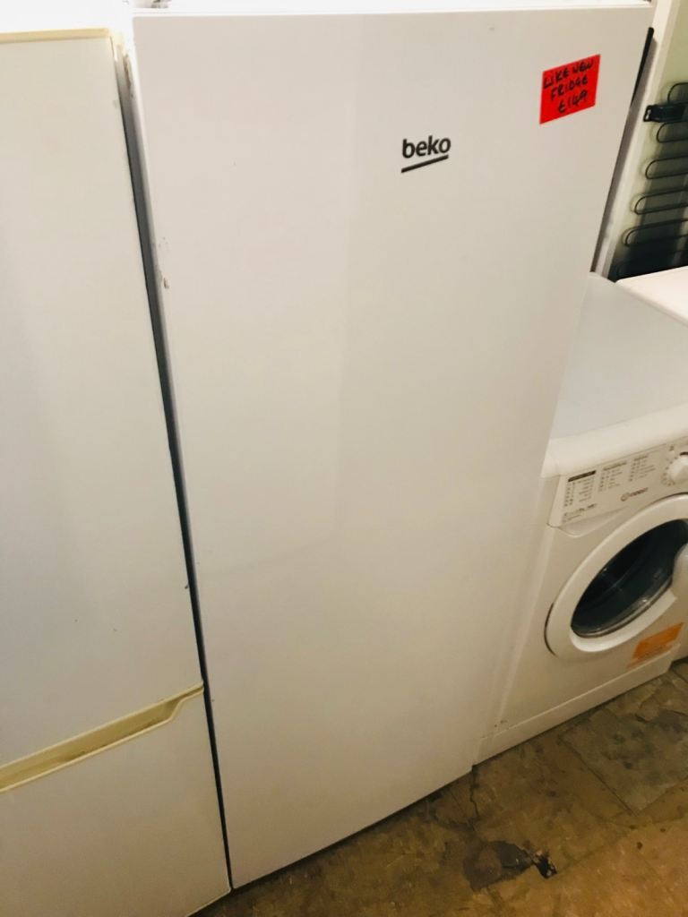 🚚 Beko  free standing fridge like new can deliver £149