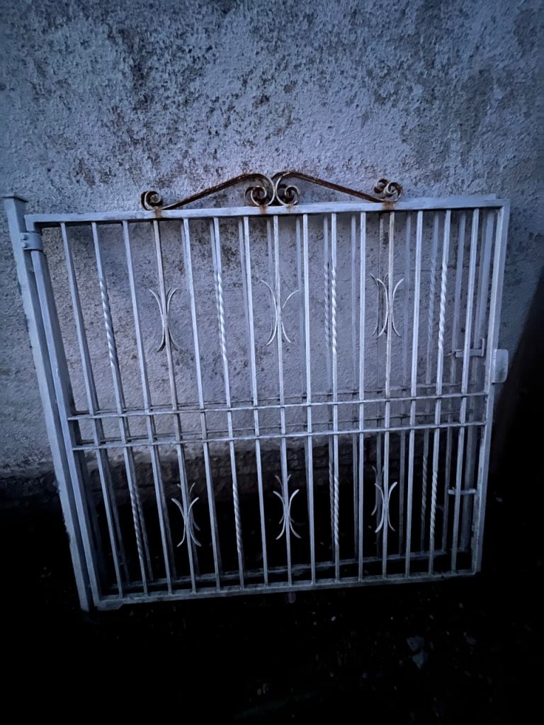 Iron gates 
