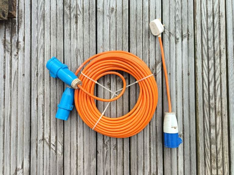 caravan lead and 3 pin plug adaptor