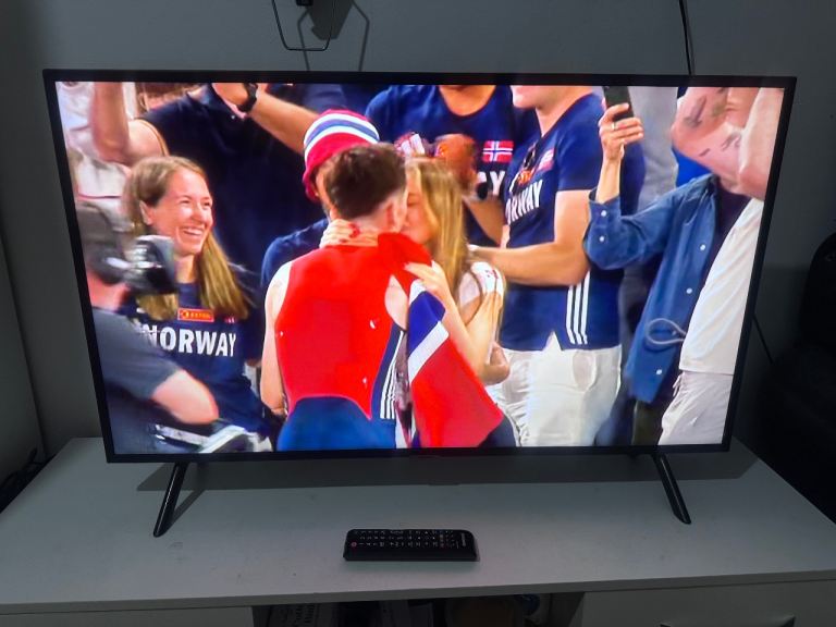 Free delivery 40” SAMSUNG 4k SMART LED UHDTV 