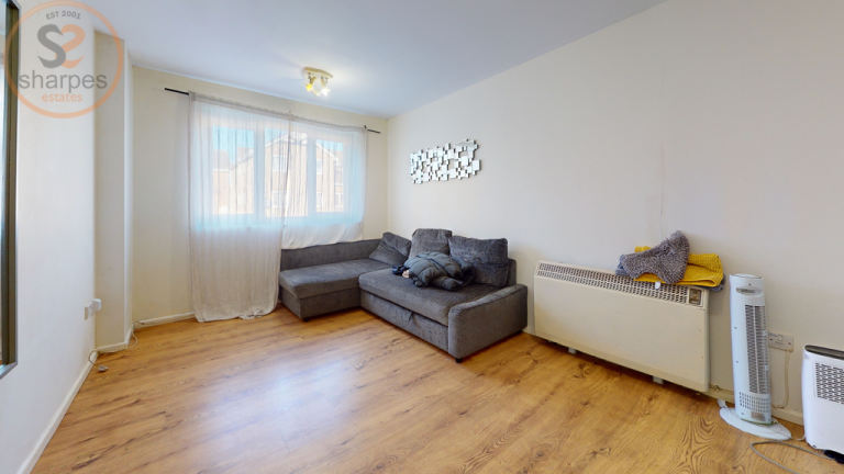 1 bedroom flat in Heathfield Drive, Mitcham, Surrey