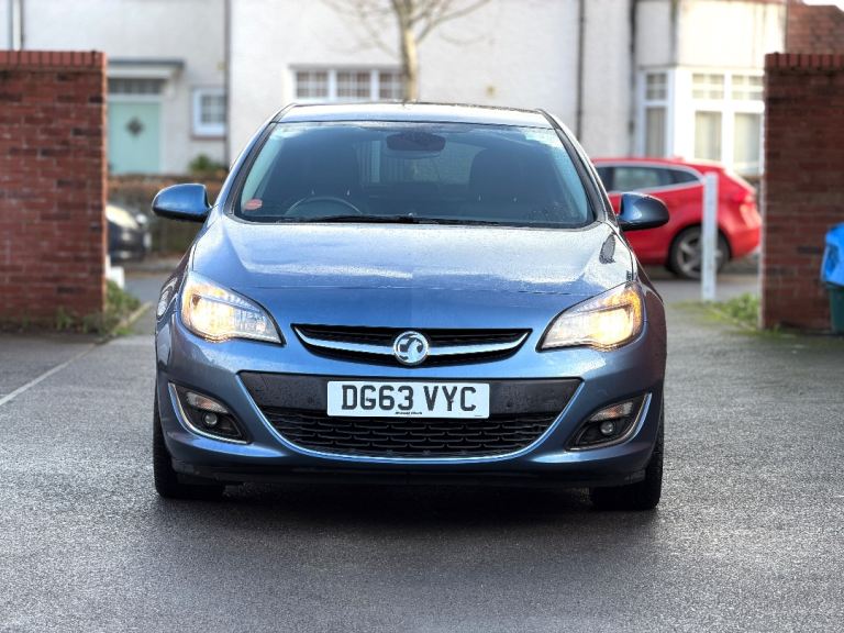 Vauxhall, ASTRA, Hatchback, 2013, Manual, 1956 (cc), 5 doors
