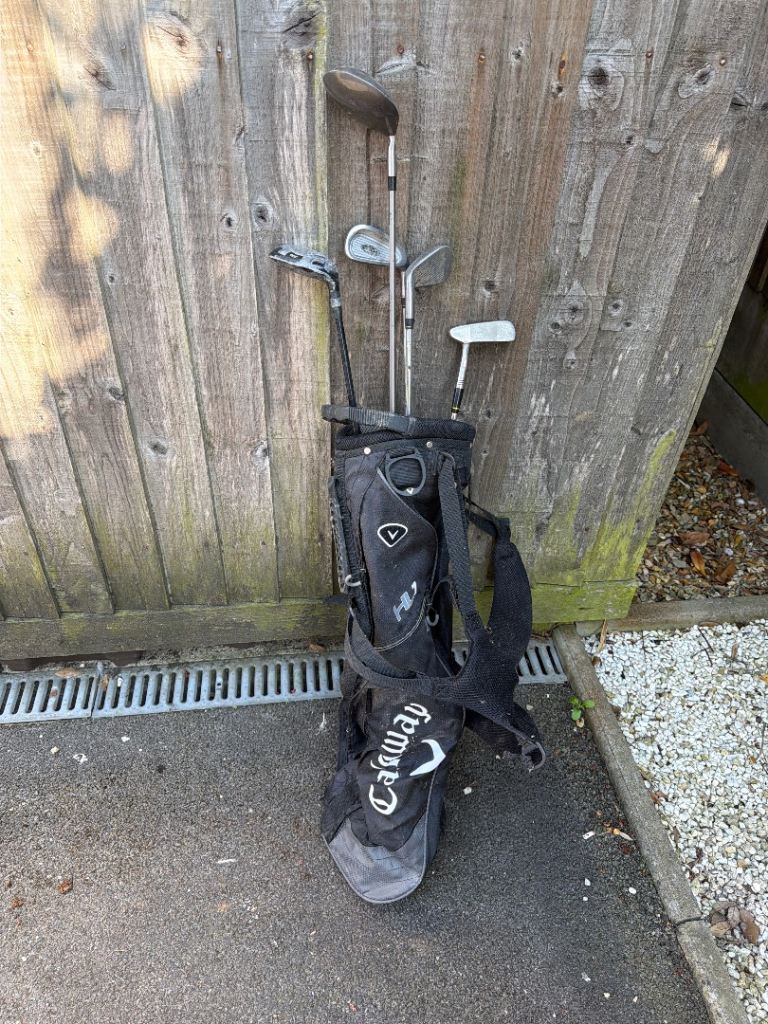 Callaway gold bag with clubs
