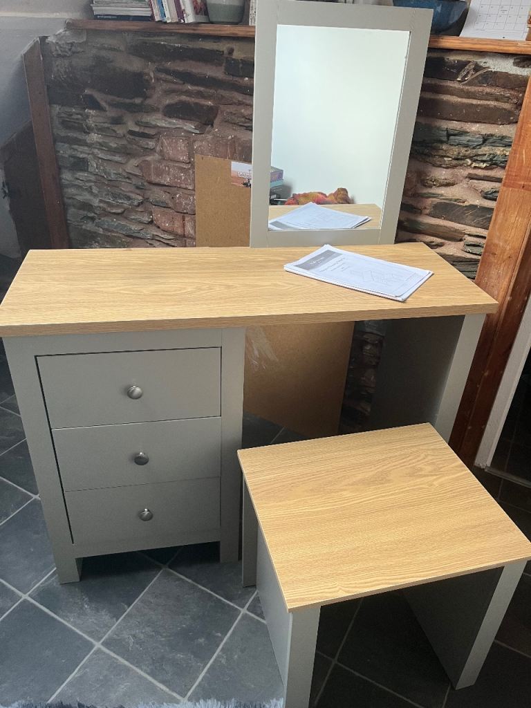 Drawing Table and Seat set 