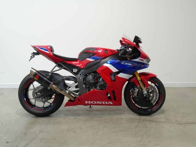 2025 Honda CBR1000RR-R SP Fireblade, Akrapovic exhaust, race ready extras