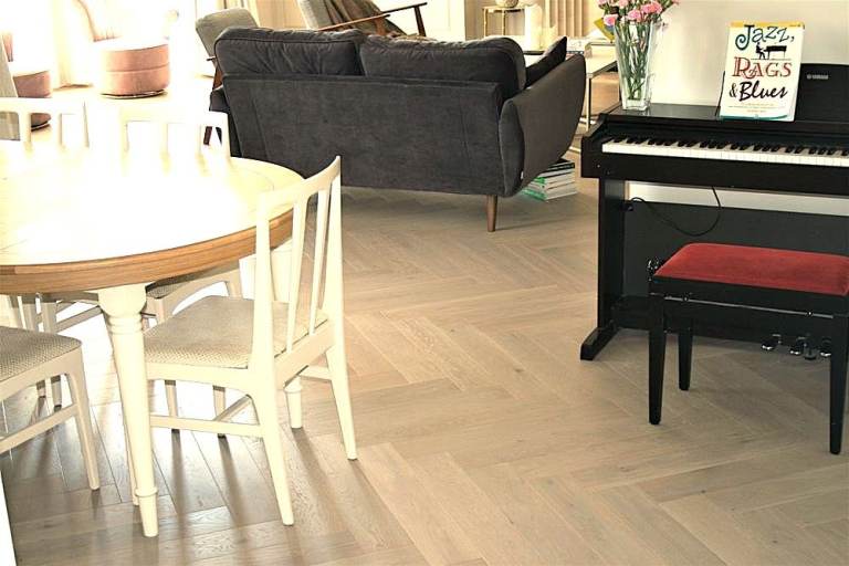 Professional Wood Floor Fitter – Herringbone, Parquet & Bespoke Joinery Specialist.