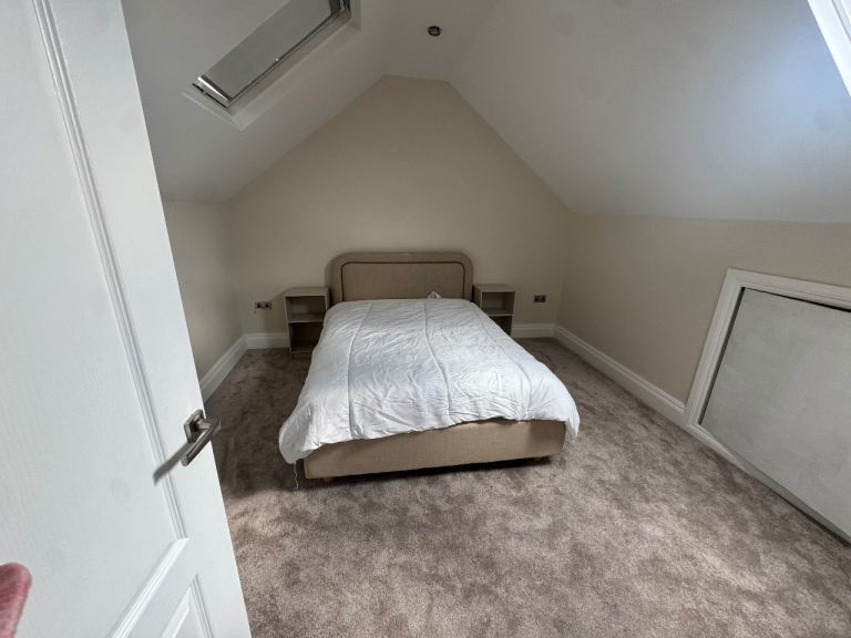 Spacious and big double room available in IG2 6DX