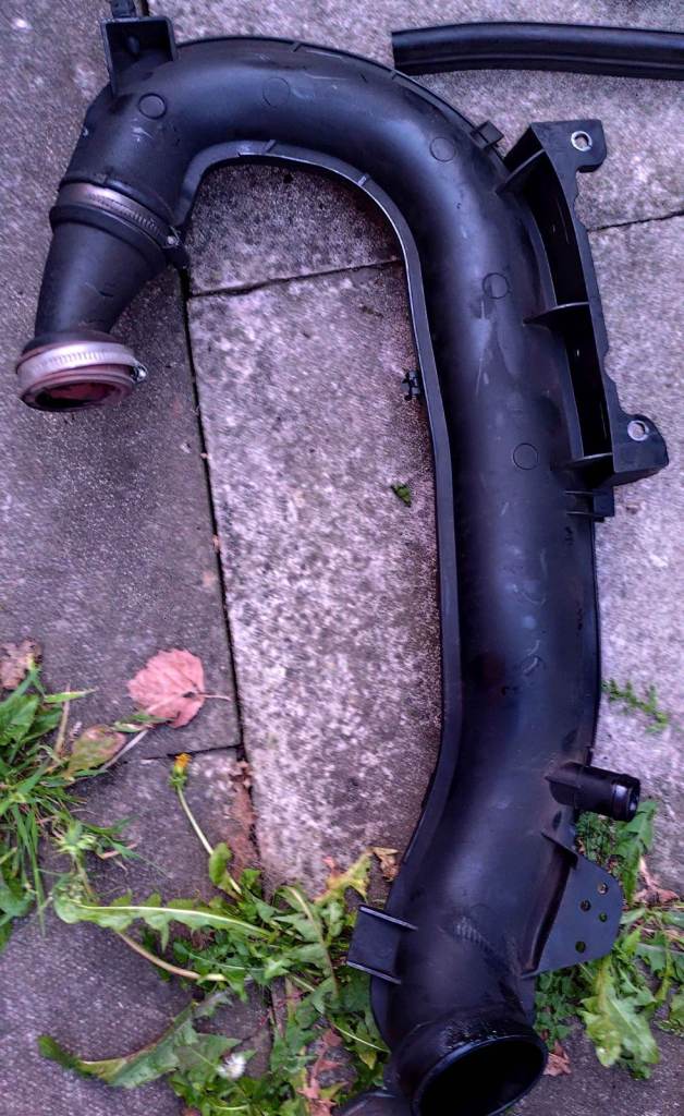  Air intake hose pipe AV61-9C623-B 2010-2014 