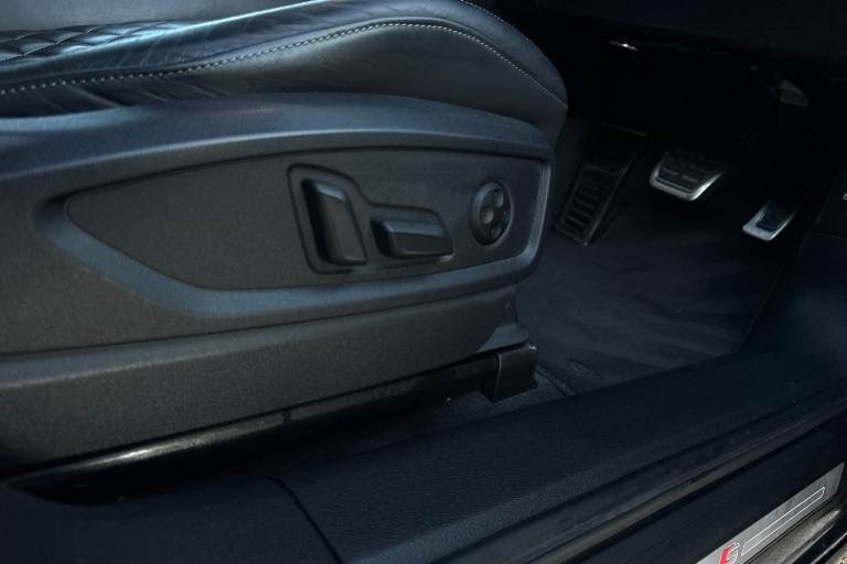 2022 Audi Q5 Edition 1 40 TDI quattro 204 PS S tronic SUV DIESEL Automatic