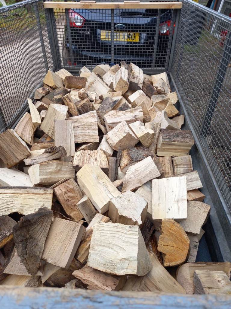 SEASONED SPLIT HARDWOOD FIREWOOD LOGS 