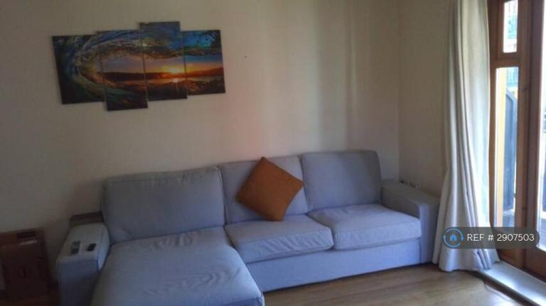 1 bedroom flat in Harry Close, London, CR0 (1 bed) (#2907503)